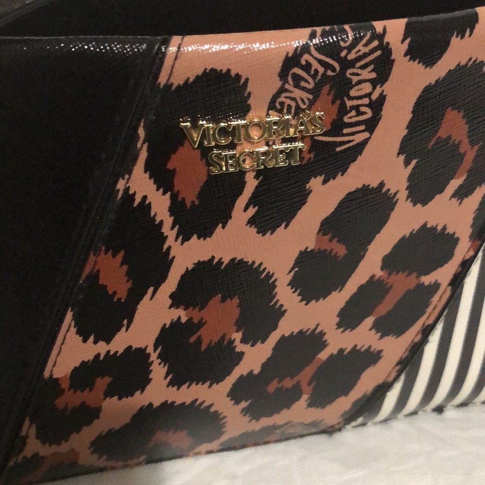 Victoria’s Secret Crossbody Bag NWOT - Picture 2 of 10